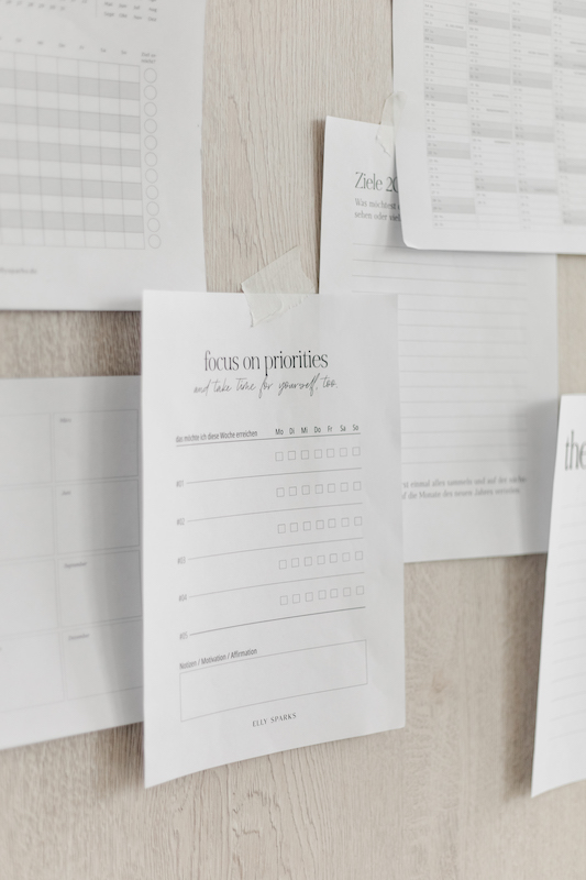 Beratung SibilleK Pinwand mit Grafiken