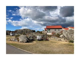 Foto zeigt einen Teil des Campingplatzes von Hav och Logi auf der Insel Tjörn.</p>
<p>Fotocredit Sibille Kurdts<br />
©sibillek